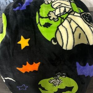 Snoopy peanuts rare mummy bats Halloween Themed Plush Throw Blanket NWT